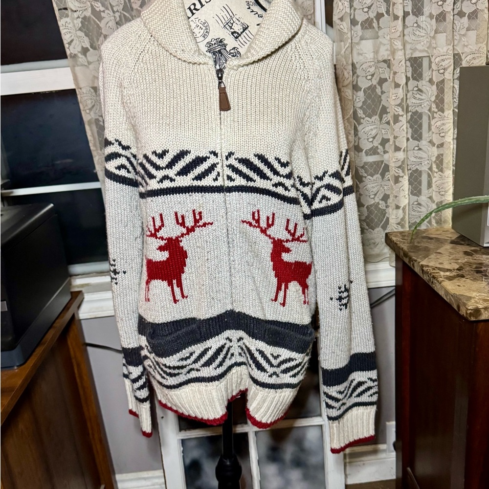 Festive Red and Cream Cardigan with Reindeer Design


6